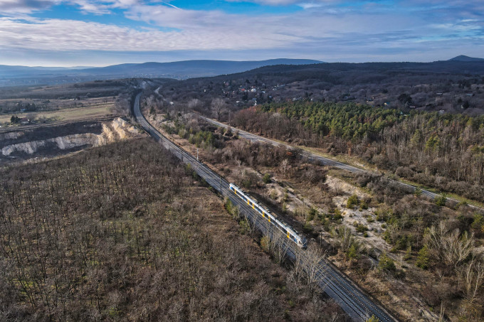 Ismét mindkét vágányon 140 km/órás sebességgel haladhatnak a vonatok